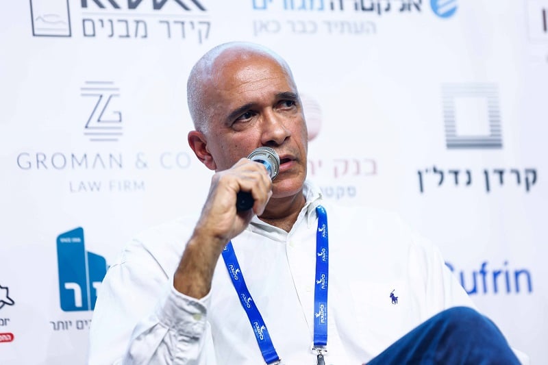 שמוליק כהן בכנס מגדילים // צילום: דרור סיתהכל
