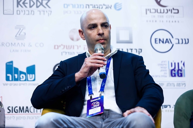 טל קידר בכנס מגדילים // צילום: דרור סיתהכל