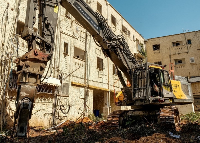 הריסת המבנים ברחוב בני דן 68-70 ותחילת עבודות הבנייה על פרויקט אגדה של פרשקובסקי // צילום: Mark Tso
