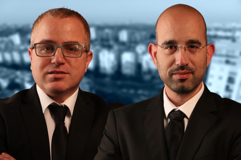 מימין: עו"ד יוני שליו-ריבה ועו"ד שחר לוינזון // יח"צ | Depositphotos
