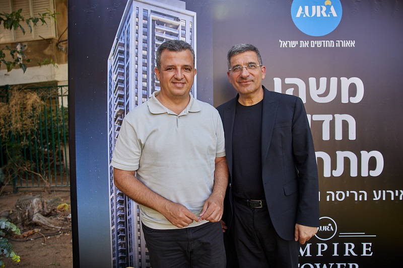 יעקב אטרקצי בעלים ומנכ"ל אאורה וכרמל שאמה הכהן ראש עריית רמת גן // צילום: שוקה כהן