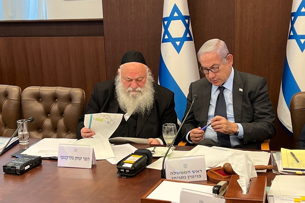 ראש הממשלה בנימין נתניהו ושר השיכון והבינוי הרב יצחק גולדקנופף // צילום: דוברות שר הבינוי והשיכון