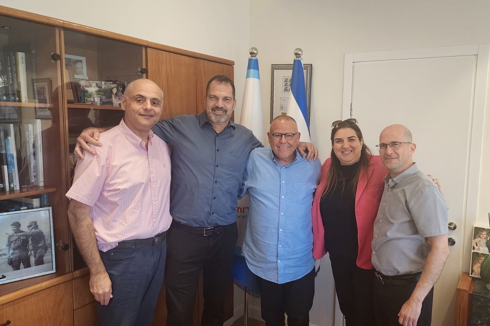 יו"ר ההסתדרות ויו"ר הסתדרות המעוף במעמד הסיכום על הסכם השכר החדש לעובדי בנק הפועלים // צילום: דוברות ההסתדרות