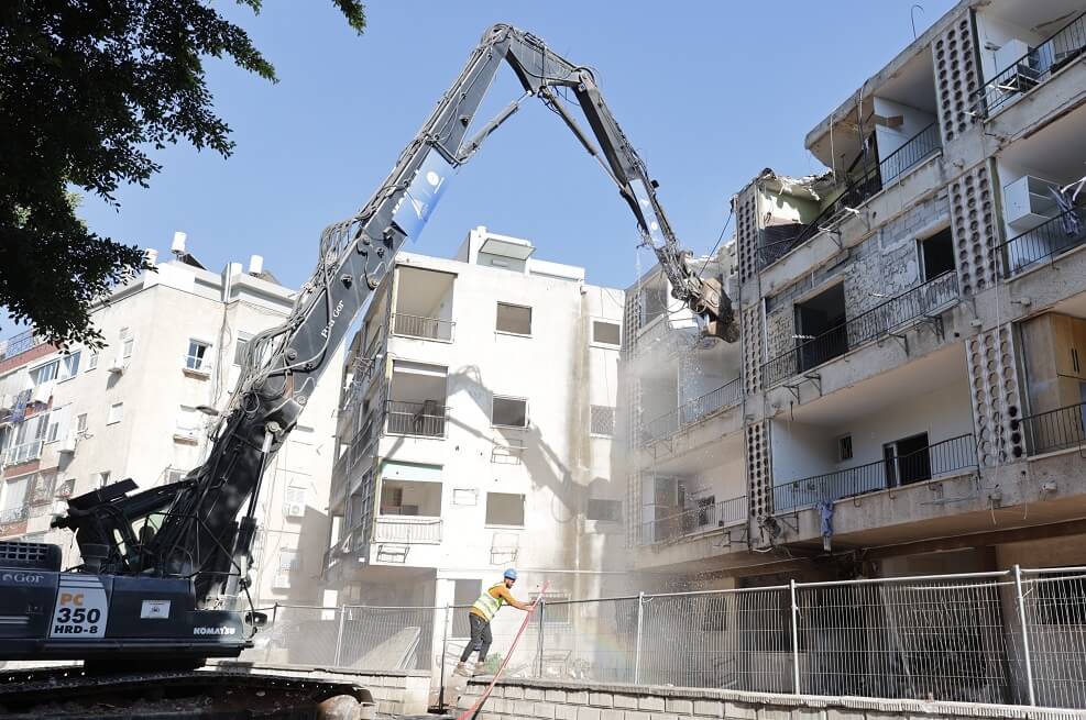 אילוסטרציה - אירוע הריסה בשדרות העצמאות בבת ים // צילום: רפי דלויה