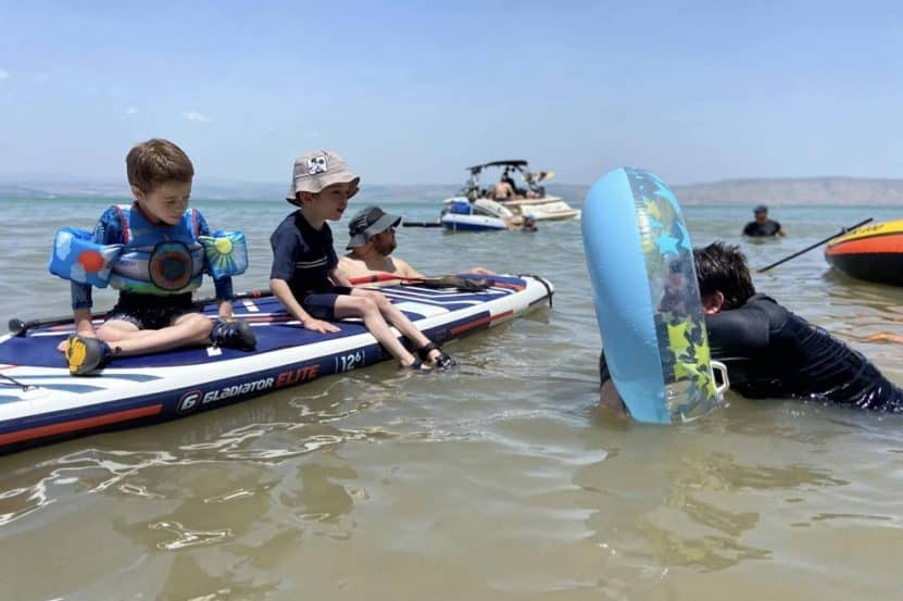 ילדי עמותת פאראגרוטראלי מתארחים בכנרת // צילום: עמותת פאראגרוטראלי