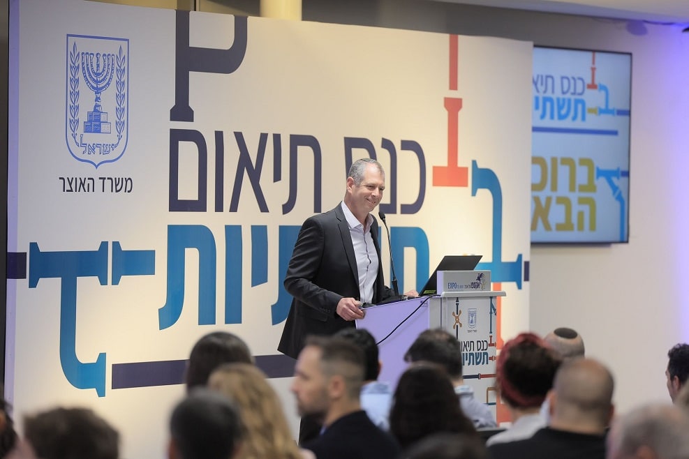 שלומי הייזלר בכנס התשתיות הממשלתי // צילום: עוז שכטר