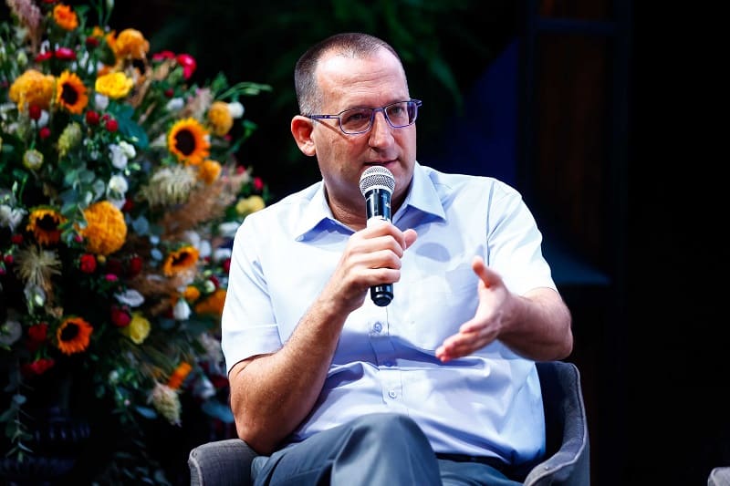 רן קוניק בכנס מגדילים // צילום: דרור סיתהכל