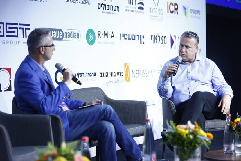עו"ד אלעזר במברגר וגיא ליברמן // צילום: דרור סיתהכל