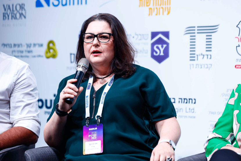 עו"ד אורית קוך בכנס מגדילים // צילום: דרורו סיתהכל