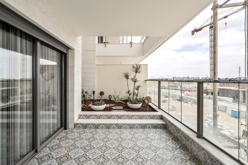 דירה לדוגמא בפרויקט אביסרור בנאות הדרים // צילום: מאיר מויאל