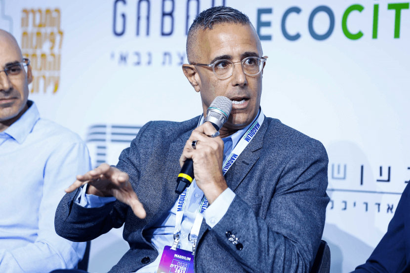 עו"ד דן הלפרט בכנס מגדילים // צילום: דרור סיתהכל