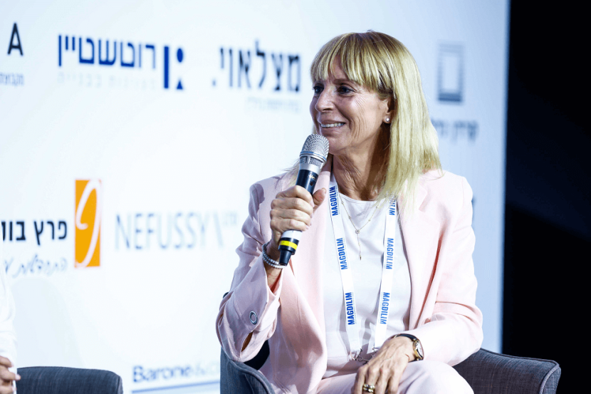 עו"ד ענת בירן בכנס מגדילים // צילום: דרור סיתהכל