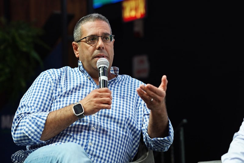 עמוס דבוש בכנס מגדילים // צילום: פלג אלקלעי