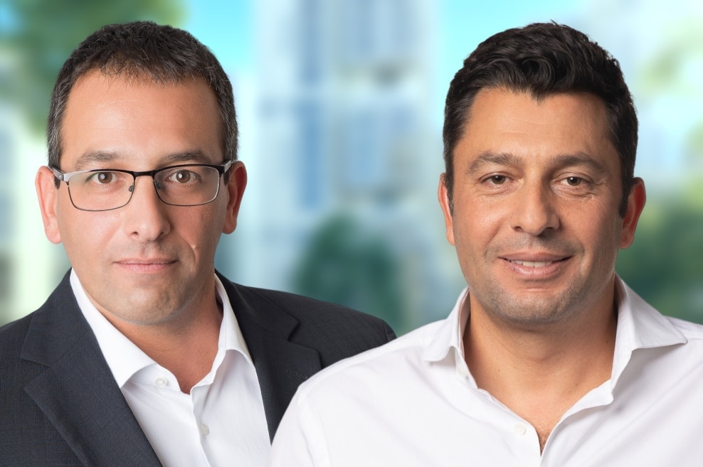 מימין: זיו יעקבי, מנכ"ל אקרו נדל"ן // צילום: אורי כרמי | רונן עקביה, מנכ"ל בית וגג // צילום: נימקו | אקרו ובית וגג בשכונת גילה // הדמיה: עמידר