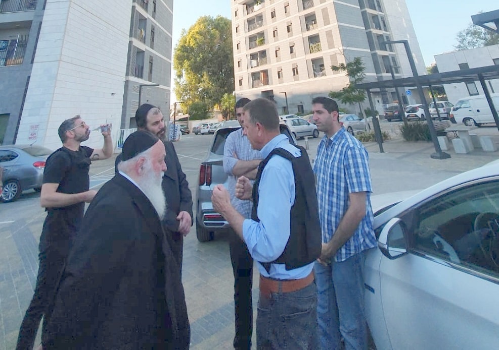 שר הבינוי והשיכון בסיור בעיר אשקלון //צילום: יח"צ