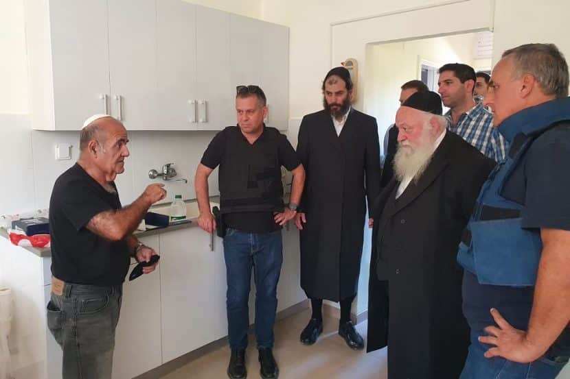 ביקור שר הבינוי והשיכון באשקלון // צילום: דוברות שר הבינוי והשיכון