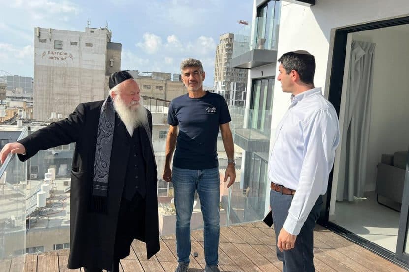 130 חברי קיבוץ רעים עברו להתגורר בשכירות במימון המדינה בבניין מגורים בת"א // צילום: דוברות משרד הבינוי והשיכון