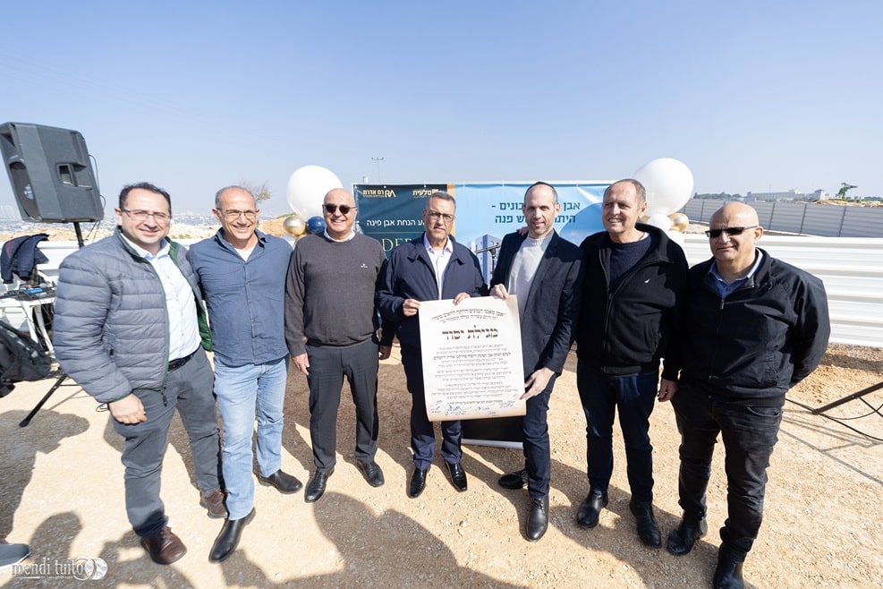 מימין לשמאל: עוזי יצחקי, רמי ביסטרמן, שייקה נפחא, משה ליאון, איציק לארי, דורון ממרוד, יואל אבן // צילום: מנדי טויטו