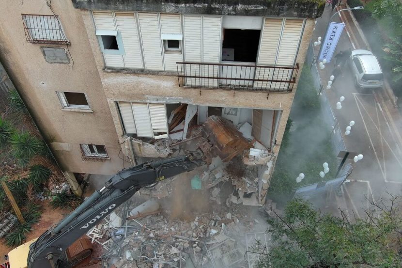 הריסת מתחם סוף רוטשילד בפתח תקווה // צילום: גל פיליבה ומולי גולדברג