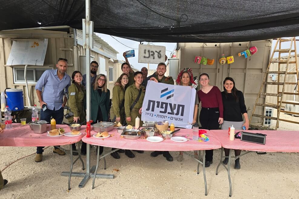 חברת תצפית נדל"ן חגגה פורים עם החיילים // באדיבות חברת תצפית נדל"ן