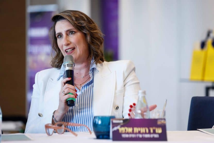 עו"ד רונית אלפר בכנס נשות הנדל"ן 2024 // צילום: דרור סיתהכל