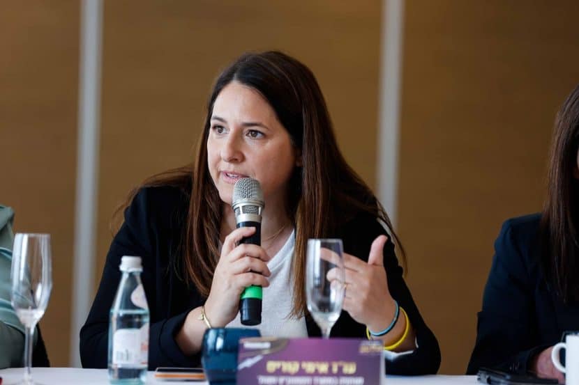 עו"ד אימי קוריס בכנס נשות הנדל"ן 2024 // צילום: דרור סיתהכל