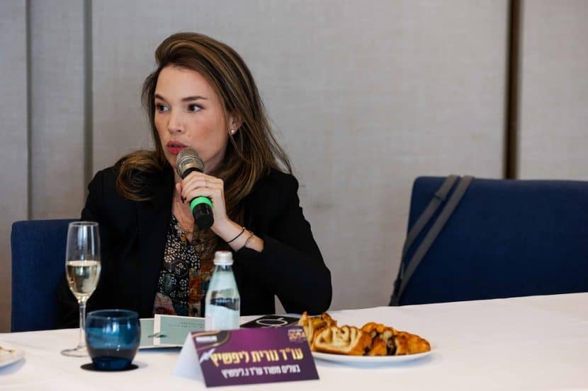 עו"ד נורית ליפשיץ בכנס נשות הנדל"ן 2024 // צילום: דרור סיתהכל