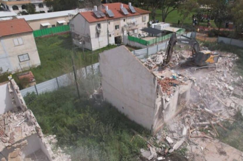 הריסת המבנים בשכונת עמישב פתח תקווה, פרויקט הדרים הירוקה // צילום: בינו נדלן