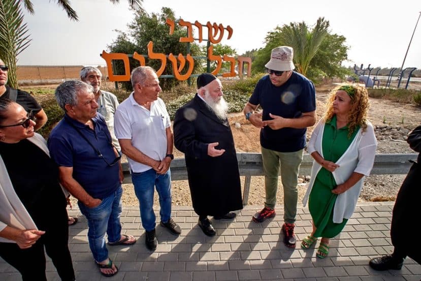 מתוך ביקורו של שר הבינוי והשיכון הרב יצחק גולדקנופף ביישובי עוטף עזה // צילום: דוברות שר הבינוי והשיכון