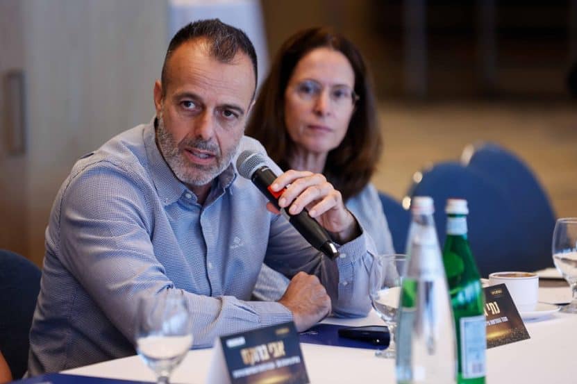 נתי גלבוע בכנס הטובים ביותר של אתר מגדילים // צילום: דרור סיתהכל