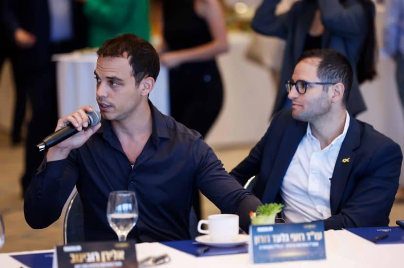 עו"ד רועי גלעד דורון בכנס הטובים ביותר של אתר מגדילים // צילום: דרור סיתהכל