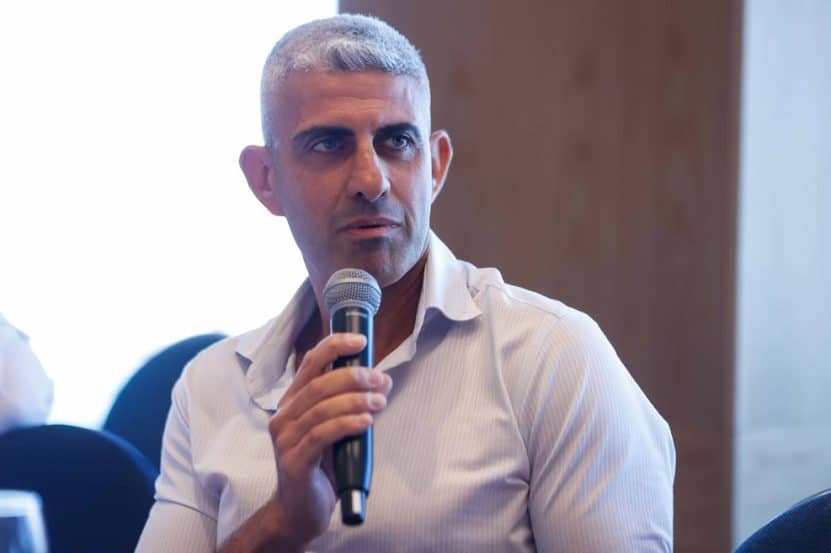 איתי סמדר בכנס הטובים ביותר של אתר מגדילים // צילום: דרור סיתהכל