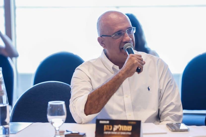 שמוליק כהן בכנס הטובים ביותר של אתר מגדילים // צילום: דרור סיתהכל