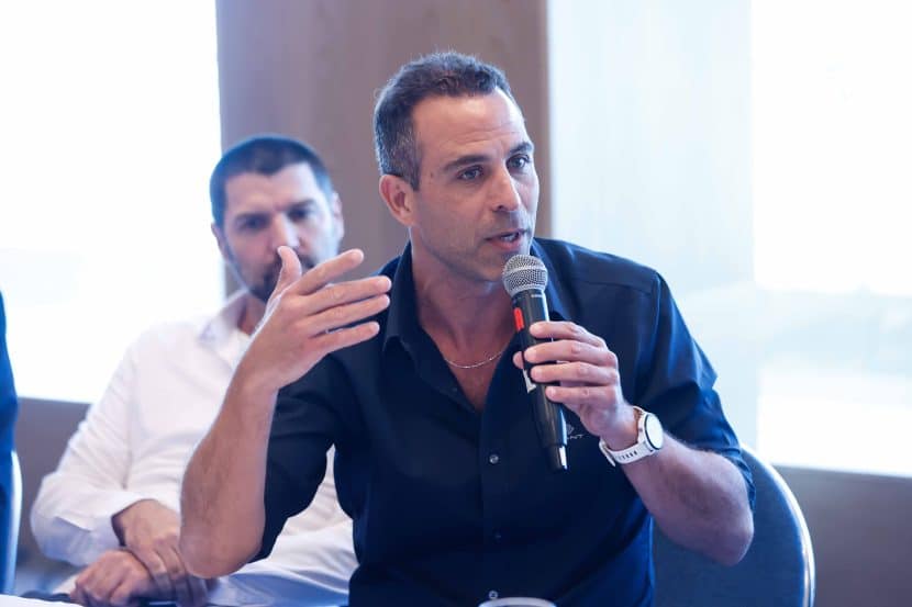 עו"ד זיו גרומן בכנס הטובים ביותר של אתר מגדילים // צילום: דרור סיתהכל
