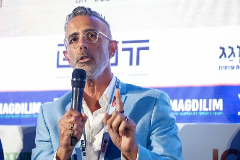 עו"ד דן הלפרט בפאנל הצד הכלכלי מתוך כנס הנדל"ן השנתי // צילום: דרור סיתהכל