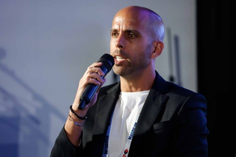 אלעד אפרגן בפאנל הצד הכלכלי מתוך כנס הנדל"ן השנתי // צילום: דרור סיתהכל