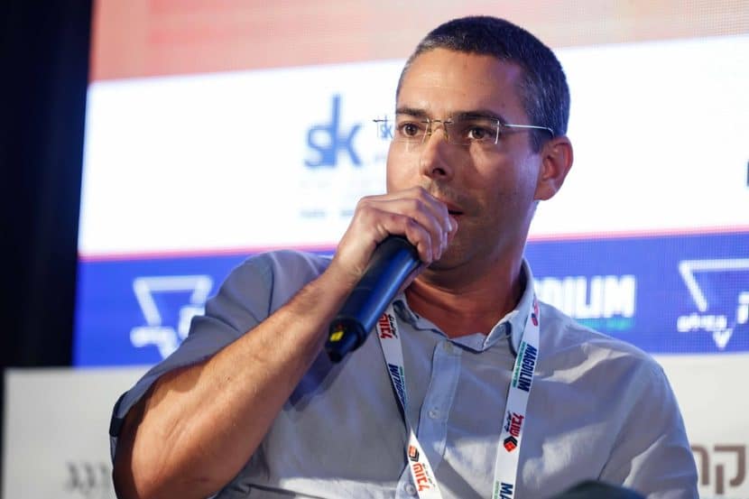 איל טישל בפאנל הצד הכלכלי מתוך כנס הנדל"ן השנתי // צילום: דרור סיתהכל