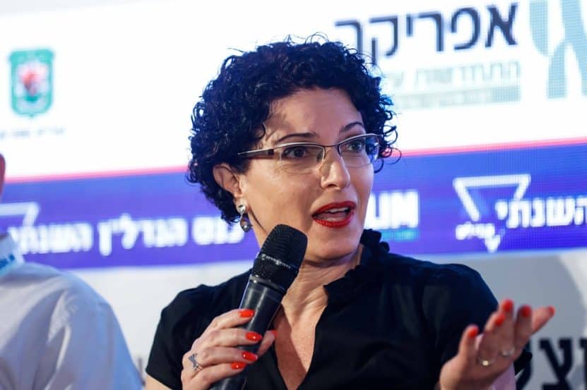 עינת גנון בכנס הנדל"ן השנתי של אתר מגדילים // צילום: דרור סיתהכל