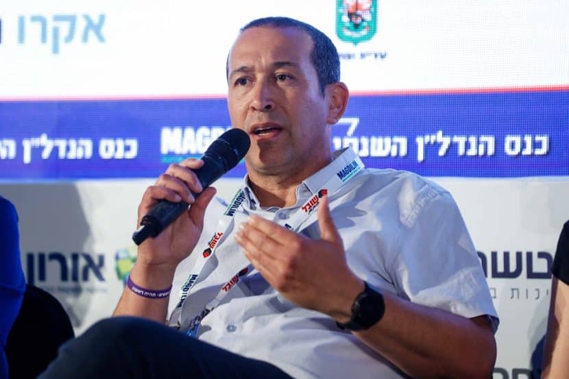 יעקב ניצן בכנס הנדל"ן השנתי של אתר מגדילים // צילום: דרור סיתהכל