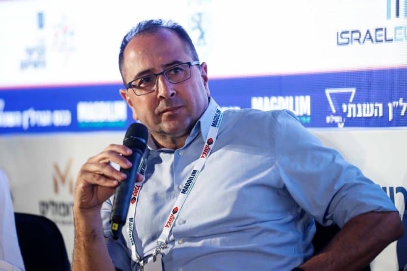 אינג' יואל אבן בכנס הנדל"ן השנתי של אתר מגדילים // צילום: דרור סיתהכל