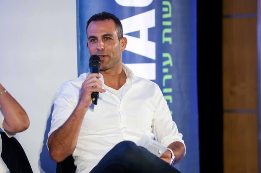 עו"ד זיו גרומן בכנס הנדל"ן השנתי של אתר מגדילים // צילום: דרור סיתהכל