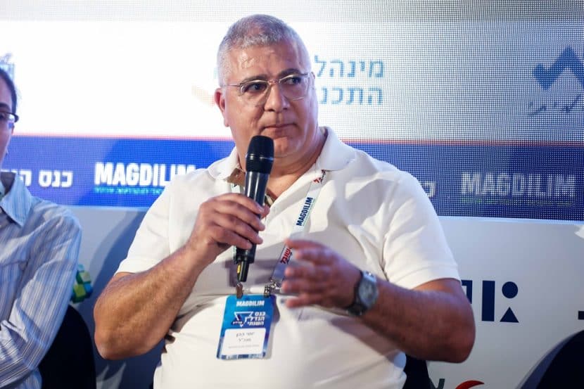 יוסי כהן בכנס הנדל"ן השנתי של אתר מגדילים // צילום: דרור סיתהכל