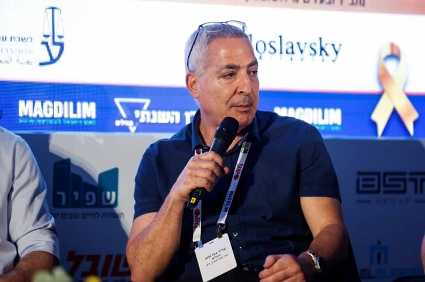 עו"ד צבי שוב בכנס הנדל"ן השנתי של אתר מגדילים // צילום: דרור סיתהכל