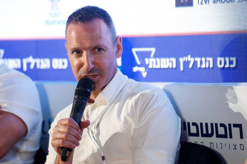עו"ד איתמר פנץ בכנס הנדל"ן השנתי של אתר מגדילים // צילום: דרור סיתהכל
