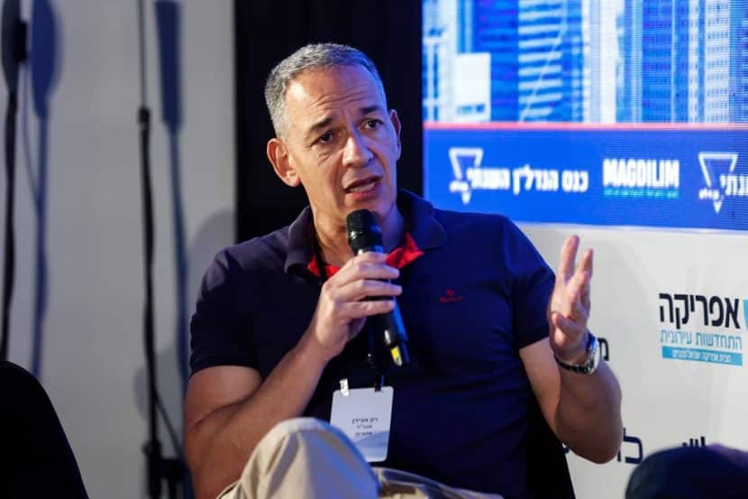 רון אבידן בכנס הנדל"ן השנתי של אתר מגדילים // צילום: דרור סיתהכל