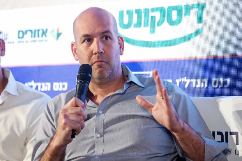 אסף סימון בכנס הנדל"ן השנתי של אתר מגדילים // צילום: דרור סיתהכל