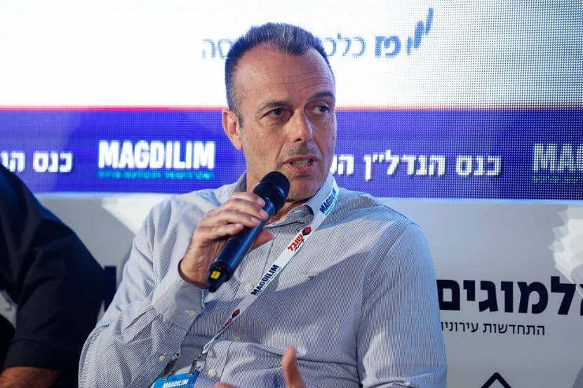 נתי גלבוע בכנס הנדל"ן השנתי של אתר מגדילים // צילום: דרור סיתהכל