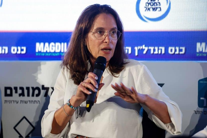 דניאלה פז ארז בכנס הנדל"ן השנתי של אתר מגדילים // צילום: דרור סיתהכל