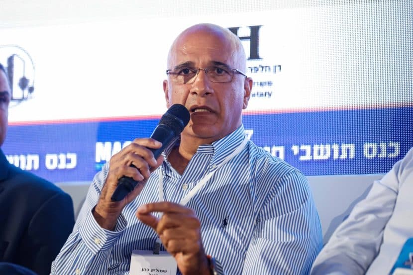 שמוליק כהן בפאנל הצד הכלכלי מתוך כנס הנדל"ן השנתי // צילום: דרור סיתהכל
