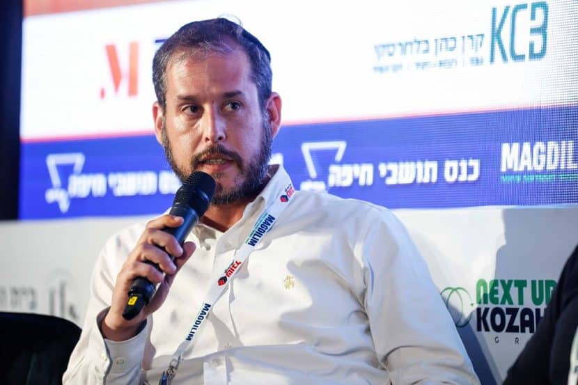 זאב גרינברג בפאנל 'מכינים את השטח' מתוך כנס הנדל"ן השנתי // צילום: דרור סיתהכל